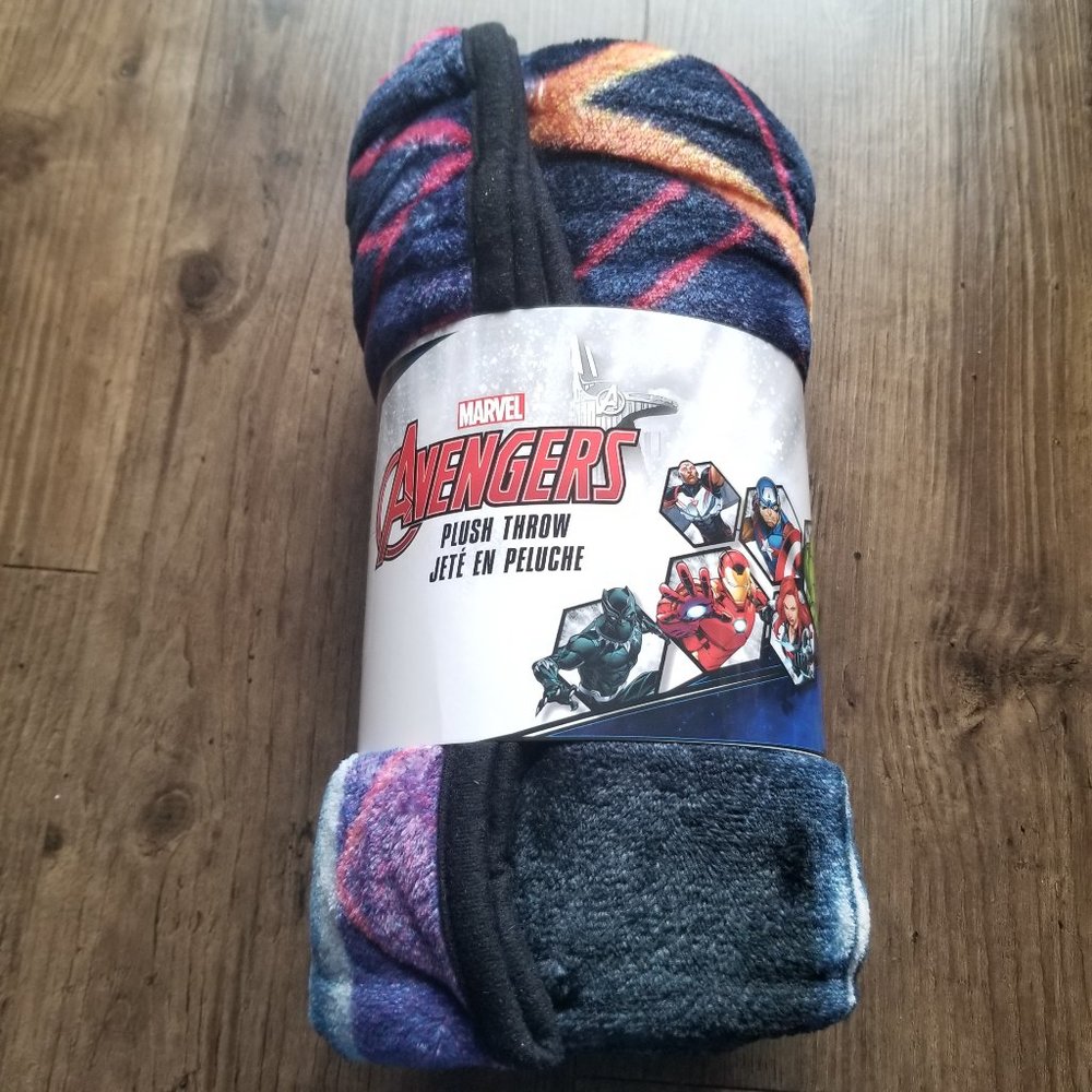 Marvel Avengers Plush Throw: Black Panther 50 x 60"